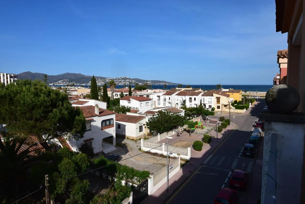 Apartamento 391-apartamento duplex cerca playa y centro Ampuriabrava España